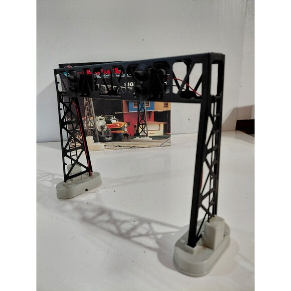 Lionel 6-12724 O Gauge Model Railroad Accessory Operating Signal Bridge w/Box - Picture 4 of 15